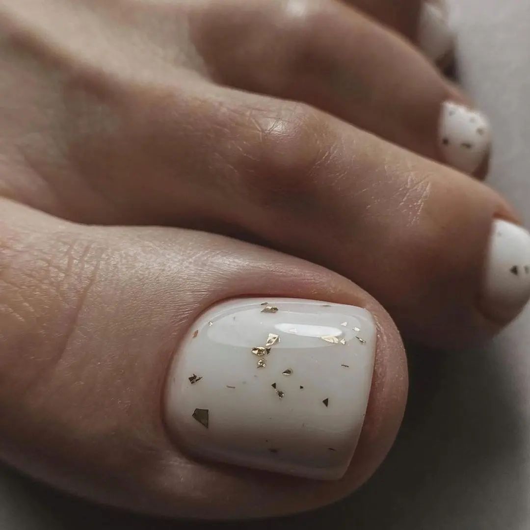 Letni pedicure paznokcie u nóg na lato 20242025 (60 zdjęć)