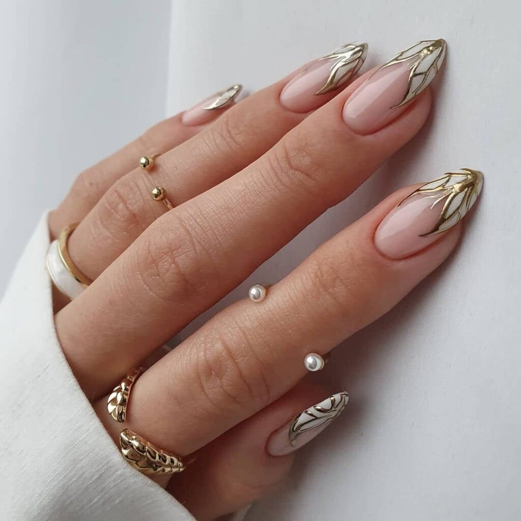 złoty french manicure