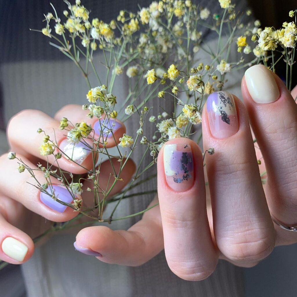 fioletowe matowe paznokcie