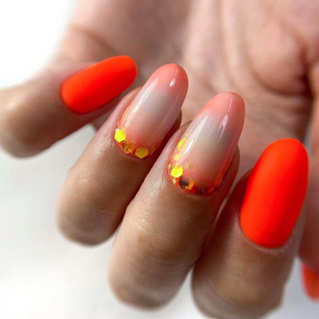 pomarańczowe ombre paznokcie