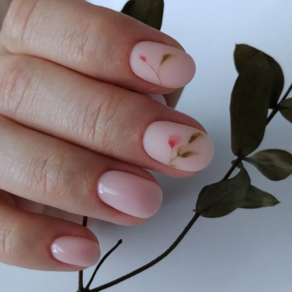 paznokcie matowe rozowe