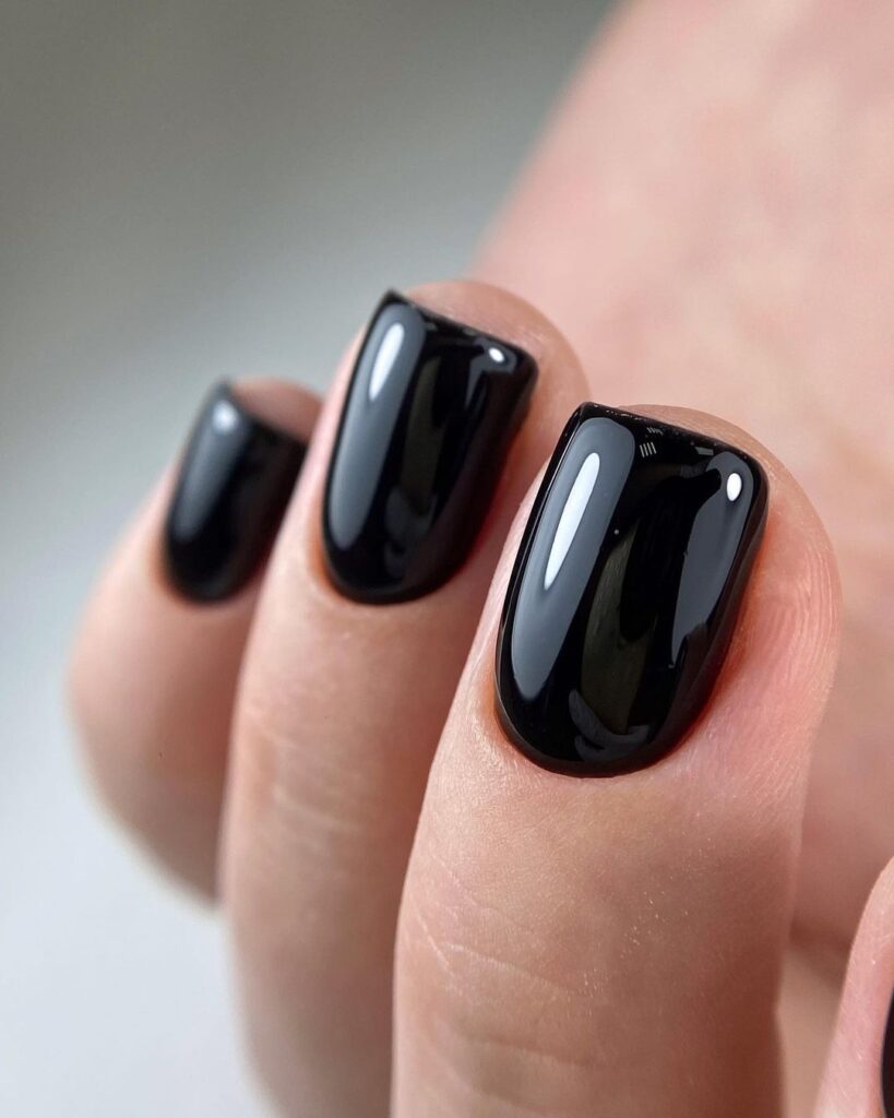 czarne eleganckie paznokcie