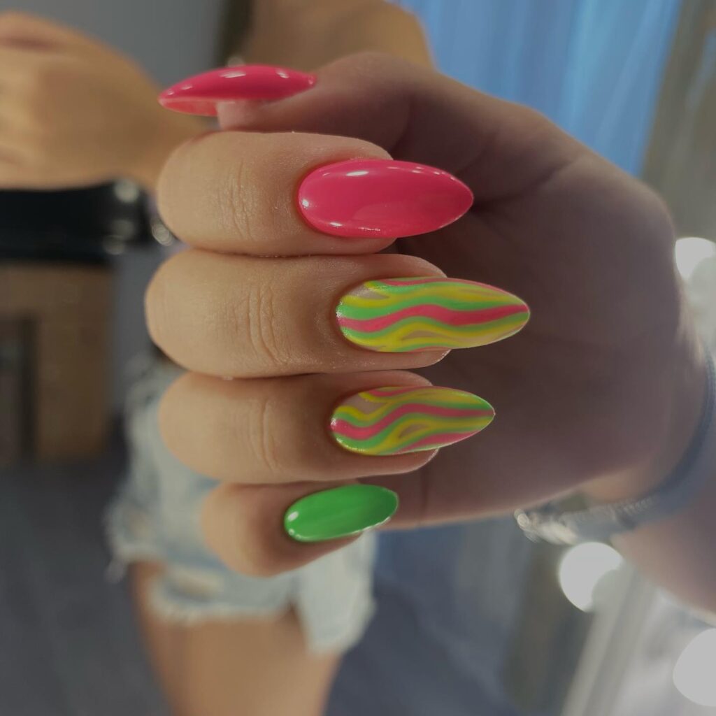 sztuczne paznokcie kolorowe
