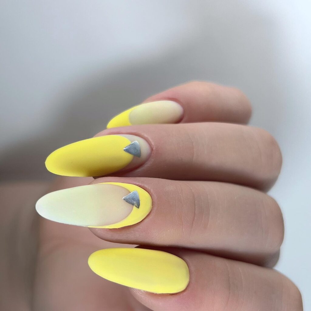 paznokcie neonowy żółty