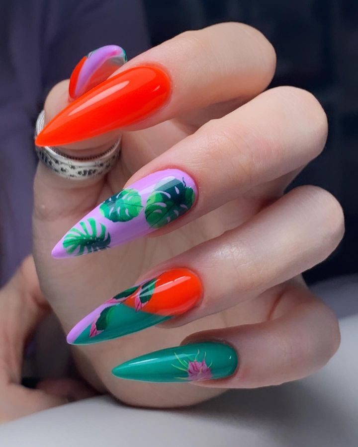 paznokcie na lato z palmami