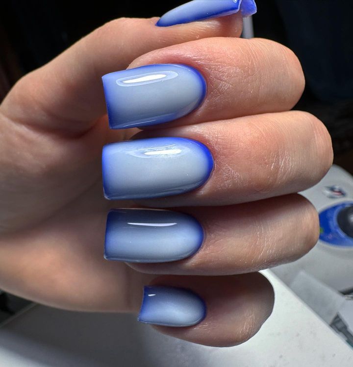 modne paznokcie niebieskie