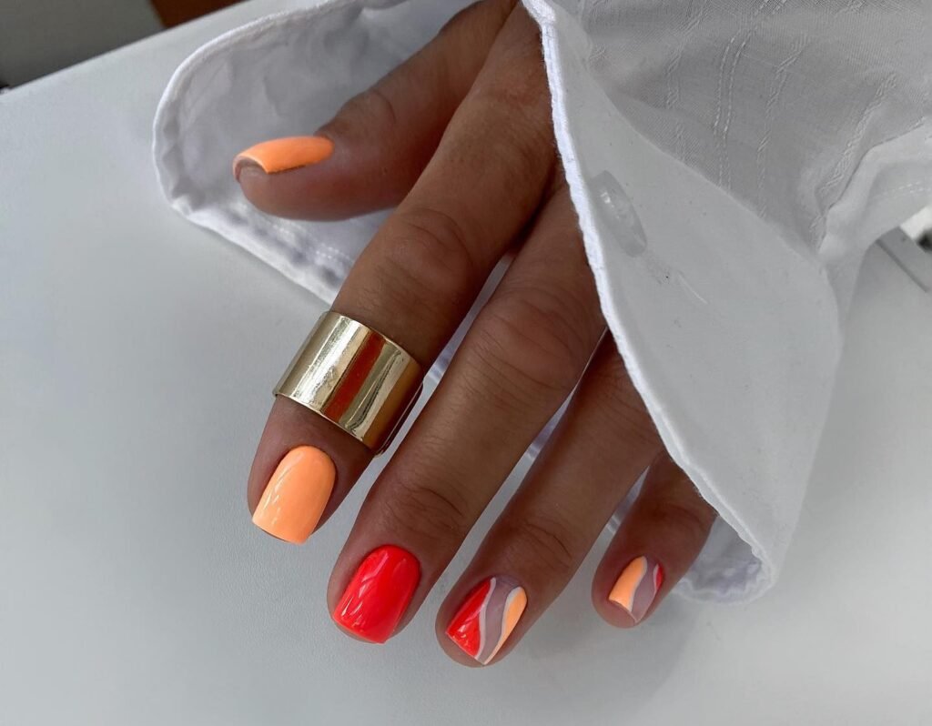 paznokcie w kolorze koralowym