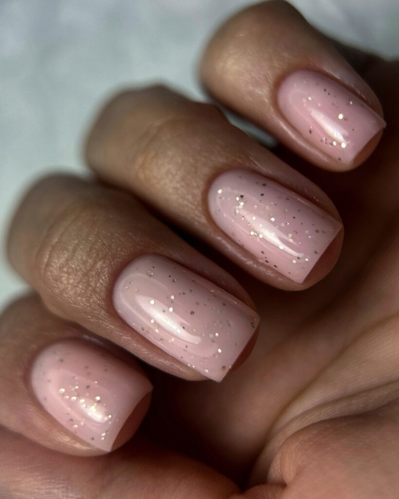 nude paznokcie