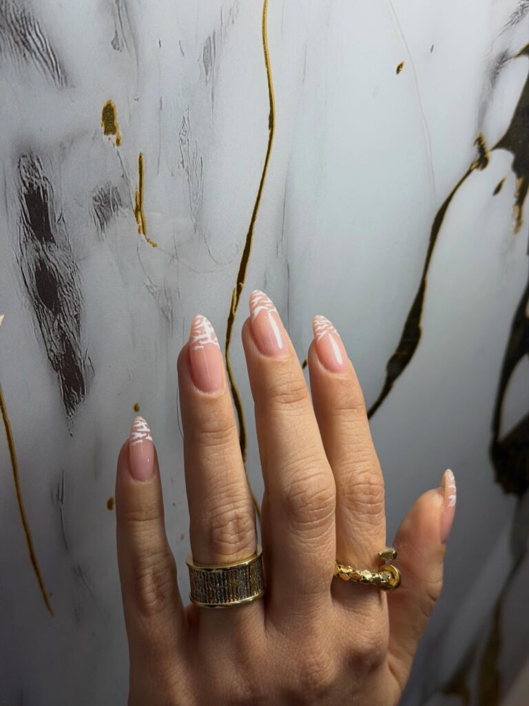 eleganckie paznokcie nude