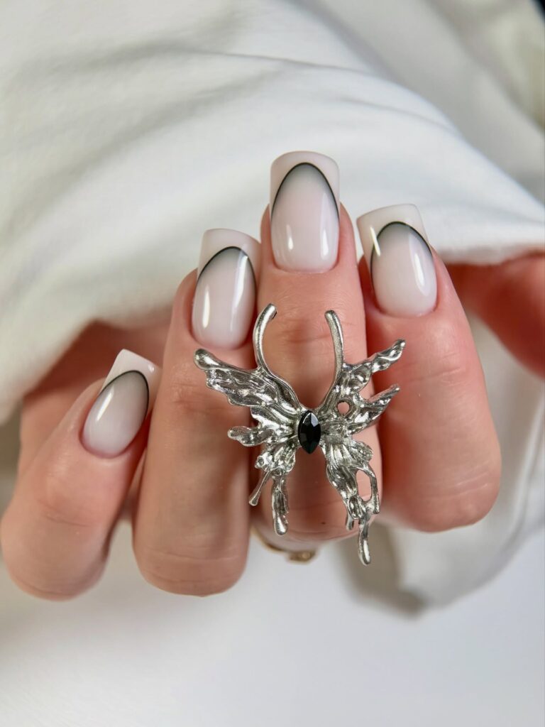 french manicure na wesele