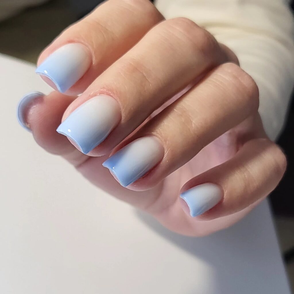 nowoczesny manicure minimalistyczny