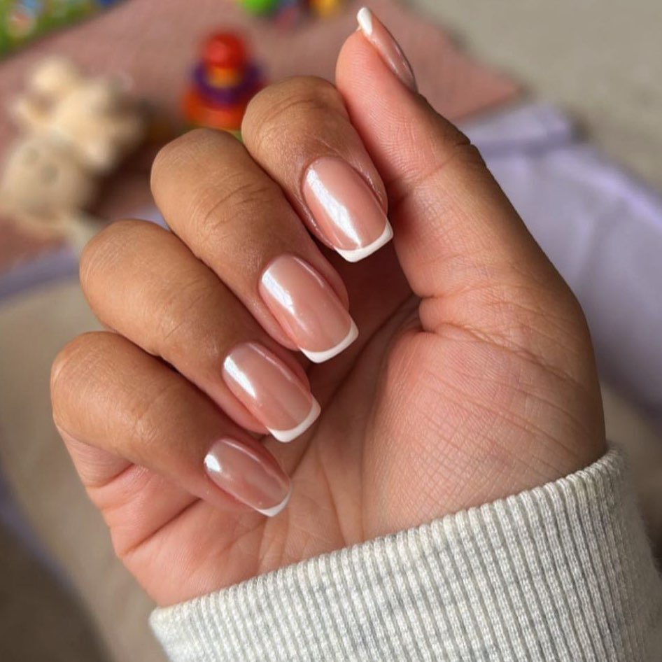 minimalistyczny manicure