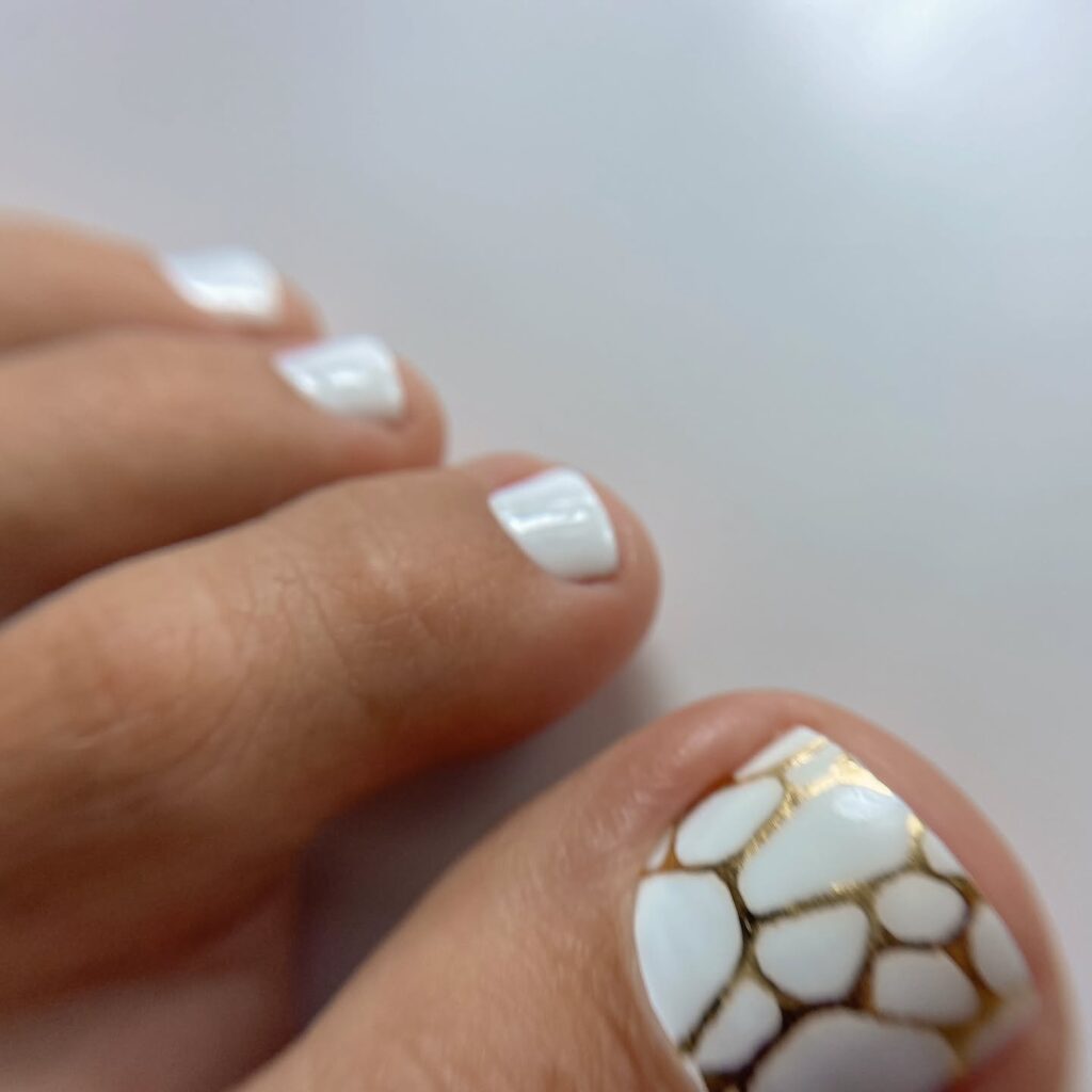 kolory pedicure na lato