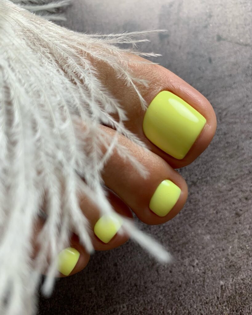 butter yellow nails