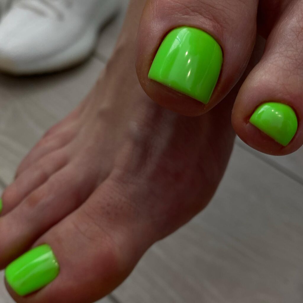 neonowy pedicure
