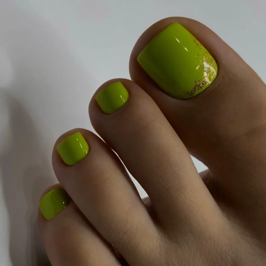 pistacjowy pedicure