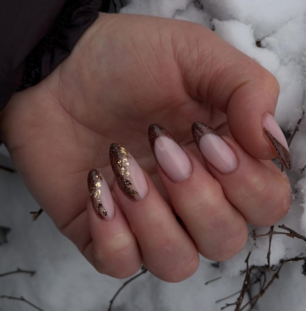 french manicure nude