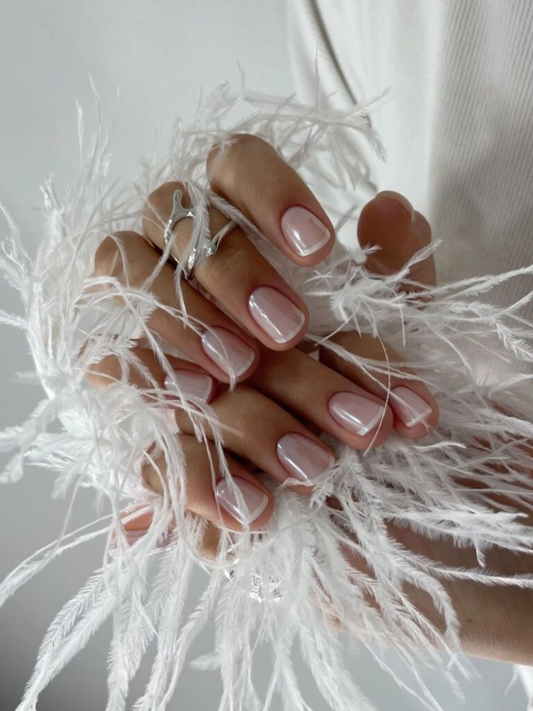 biały french manicure